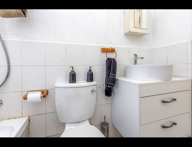 2 BEDROOM APARTMENT FOR SALE IN FERNDALE